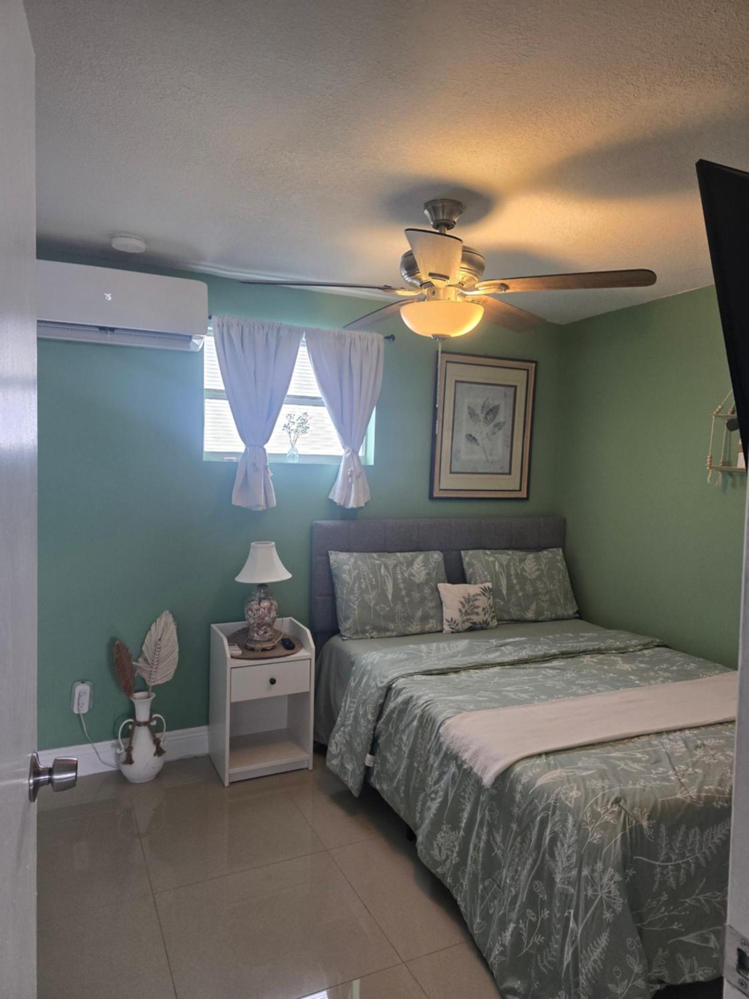 C & Y Guesthouse West Chase Extérieur photo